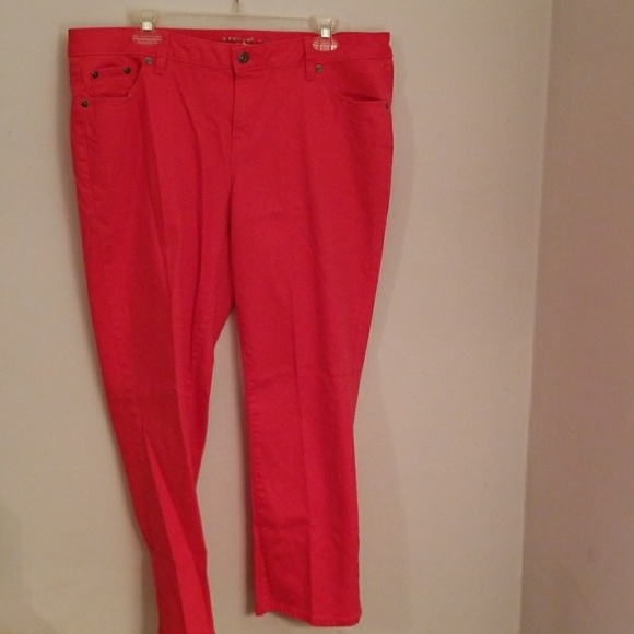 Melon Apt. 9 Capris - Picture 1 of 3